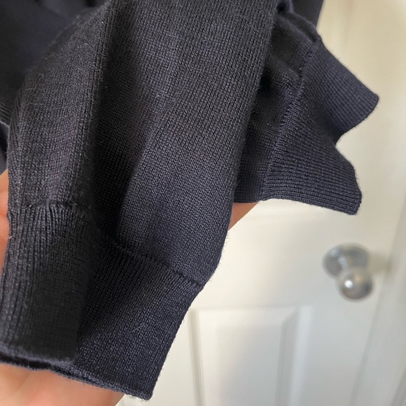 Men’s Hugo Boss V Neck Slim Fit 100% Merino Wool| Size Medium - Picture 4 of 5